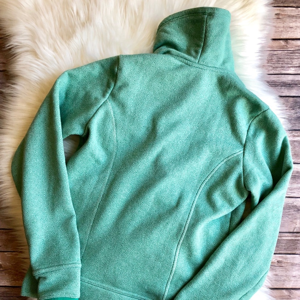 The north face sweater